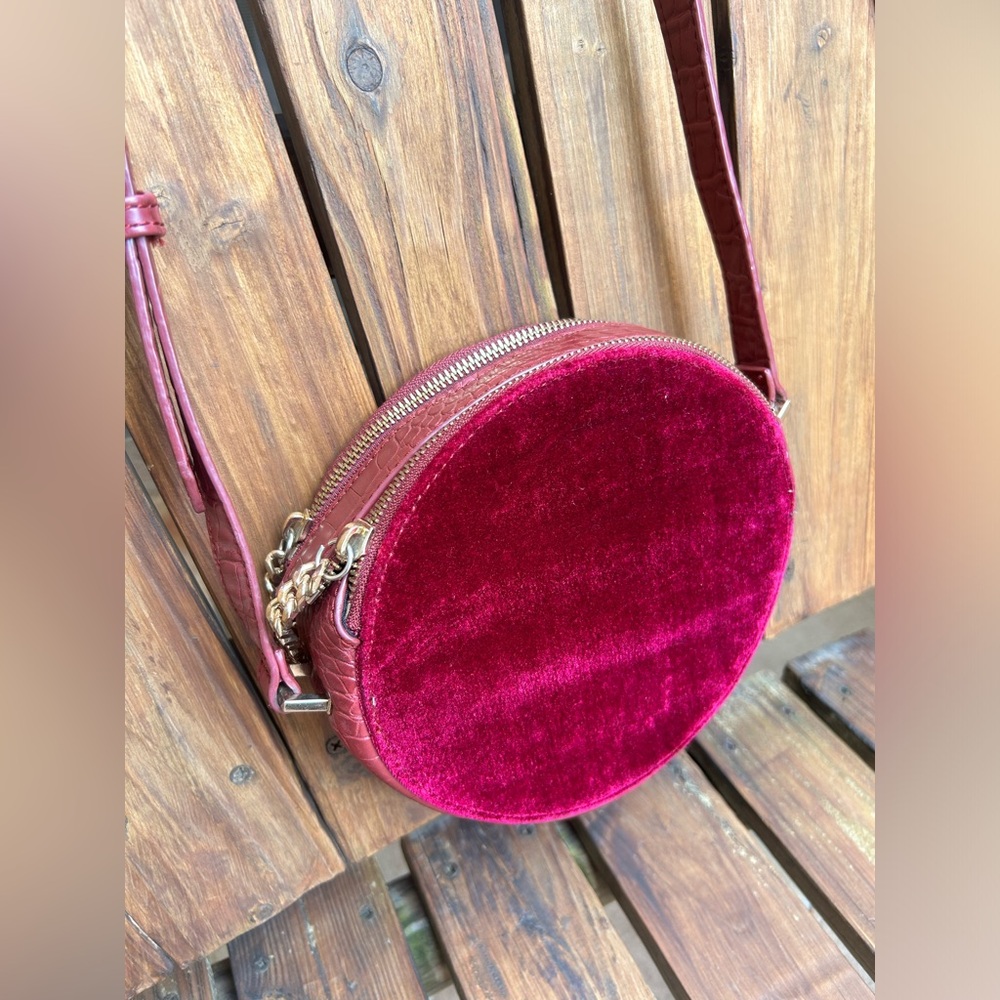 FREE PEOPLE BURGUNDY VELVET ROUND CROSSBODY - Picture 4 of 16